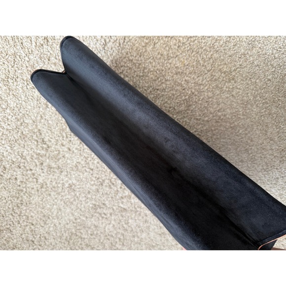 Dyson Black Storage Designed Bag for Dyson Airwrap with Magnetic Clasp - Picture 4 of 5